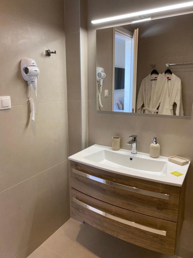 לימנאס Luminous Luxury Apartments מראה חיצוני תמונה