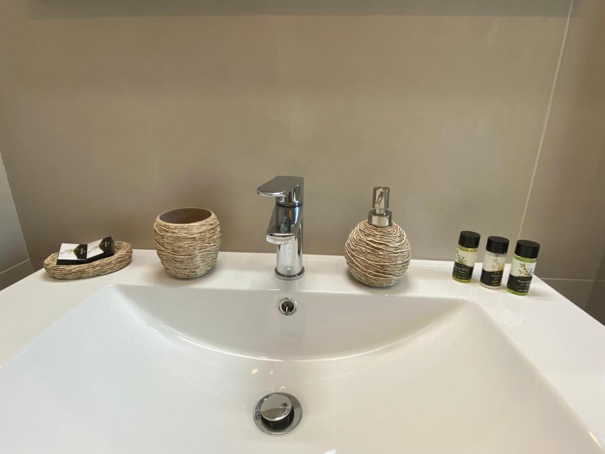 לימנאס Luminous Luxury Apartments מראה חיצוני תמונה