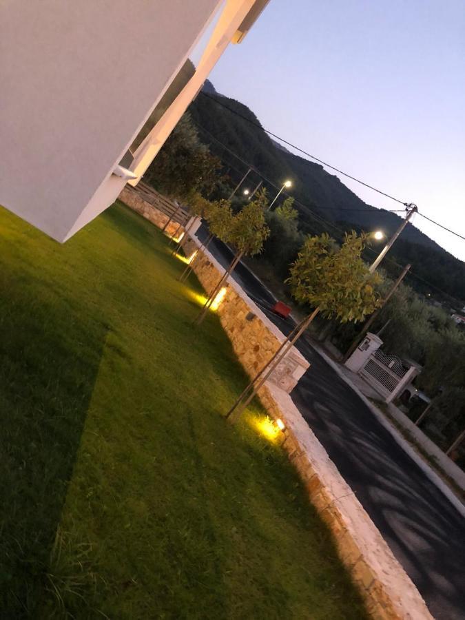 לימנאס Luminous Luxury Apartments מראה חיצוני תמונה