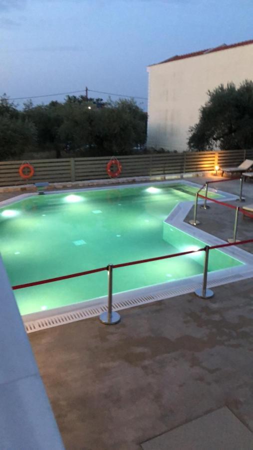 לימנאס Luminous Luxury Apartments מראה חיצוני תמונה