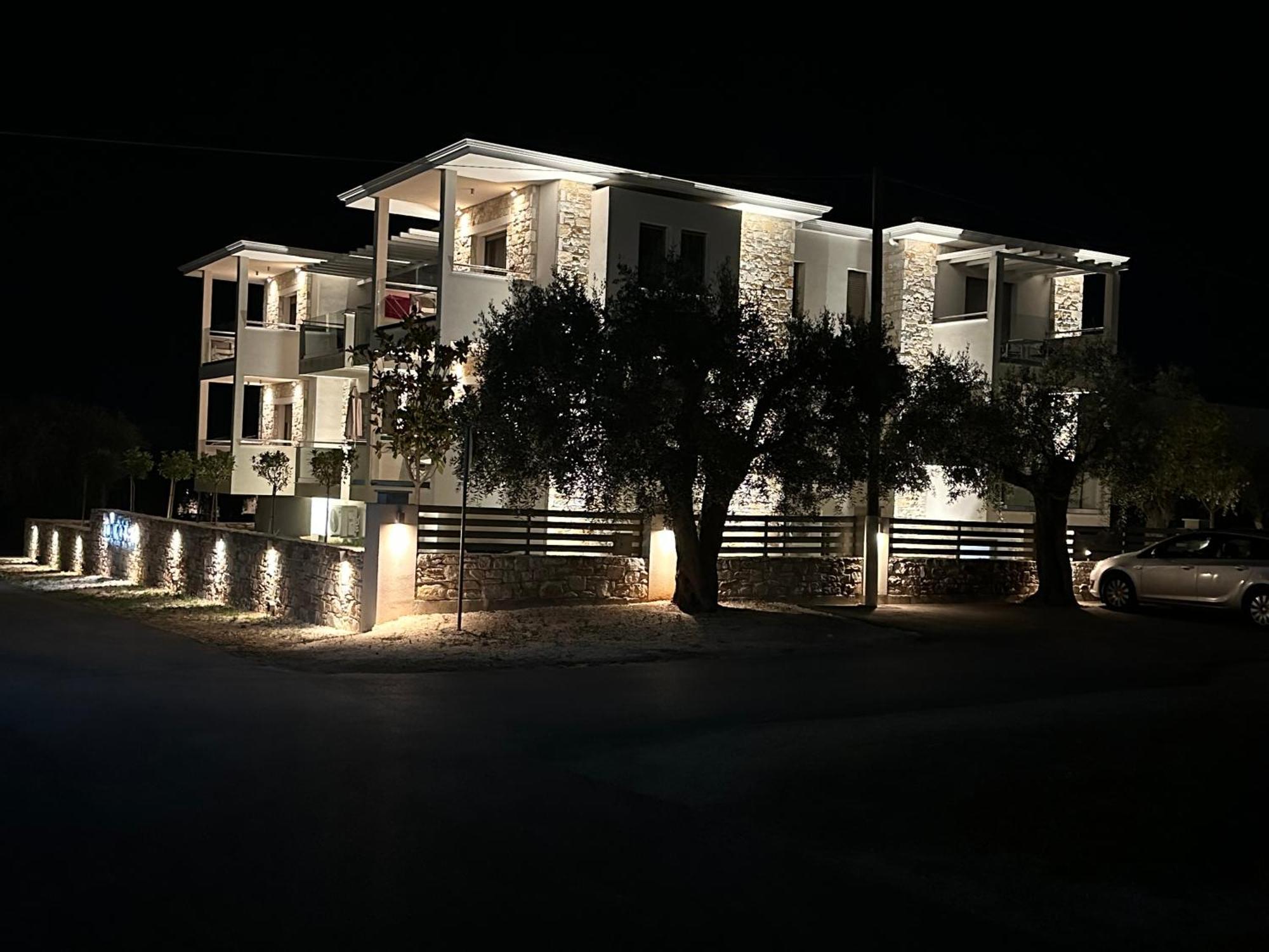 לימנאס Luminous Luxury Apartments מראה חיצוני תמונה
